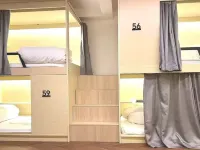 Old Youth · Tomorrow International Youth Hostel (Jinan Daming Lake Railway Station Chaoran Building)