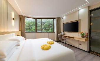 Zhuhai Junyue Bay Hotel (Seaside Park Lovers Road)