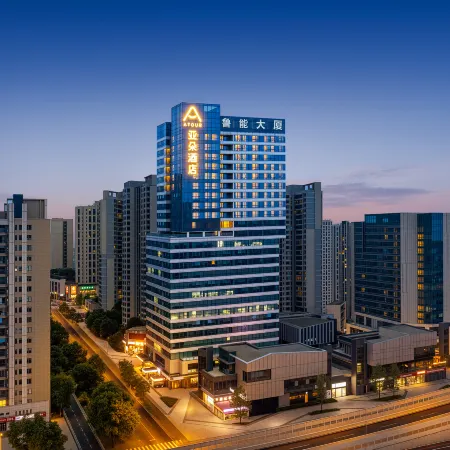 Atour Hotel (Chengdu East Railway Station, Huaishudian Metro Branch)