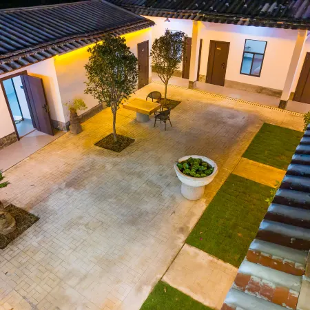 Jinglun Courtyard Vacation Apartment (Beihai Yintan Avenue)