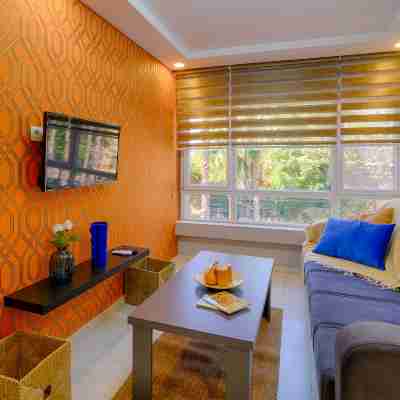 Central Big Cozy Apt 3 Bedroom Close to Kaleiçi, Sea & Shops Rooms