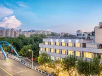 Yijianglou Hotel (Tonglu Fuchunjiang) โรงแรมใกล้ภูเขาโทกุน