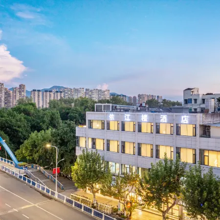 Yijianglou Hotel (Tonglu Fuchunjiang)