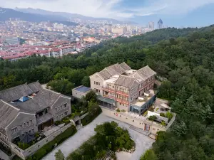 Floral Hotel·Luxury Yunben Hotel (Weihai Huancuilou Shop)