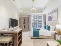 Heaven Crest Vacation Homes Downtown - Studio and 1 Bedroom 2 min walk to Dubai Mall and Burj Hotels near Souk Al Bahar
