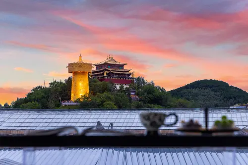 Chantia·Left Bank | French Designer Hotel (Dukezong Ancient Town Giant Buddha Prayer Wheel Shop)