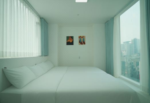 2. 스테이 헬로 홍..