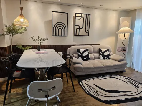 Yongsan Hyochang Park 3 minutes, breakfast included, luggage storage service,