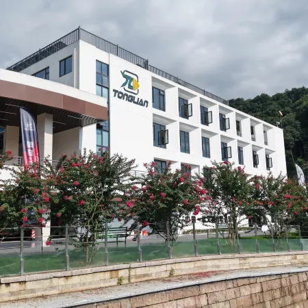 Tonglian Shania Hotel