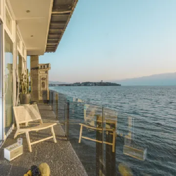 The Clouds Seaview Inn