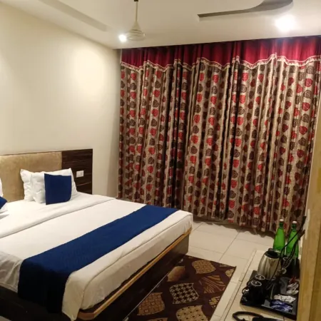Hotel President Chintpurni