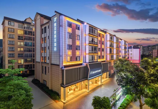 Lancang Yunjian Junli Cheng Hotel (County People's Government Branch)