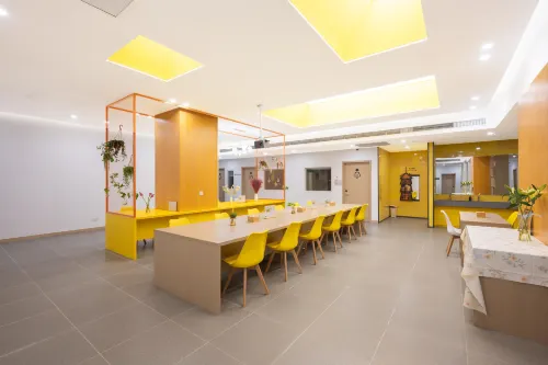 Xiaocheng Story Inn (Shanghai Railway Station Zhenping Road Subway Station) - Ostelli