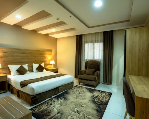 MG Crown Hotel 4 Các khách sạn gần Trung tâm thương mại Rashed