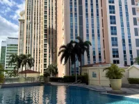Venice Luxe Condo (Maximum 3 Adults+Kids) w/65"TV Hotéis em Taguig