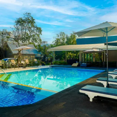 Luna Hut Resort HuaHin ラージャブハッティ公園周辺のホテル