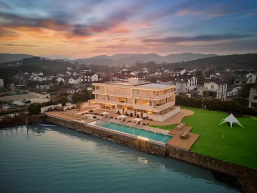 Floral Lux Hotel·Oasis Lakeside Hot Spring Hotel (West Mountain, Taihu)
