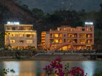 The love of the mountains and rivers of Haokun Lake Hotel a Baise