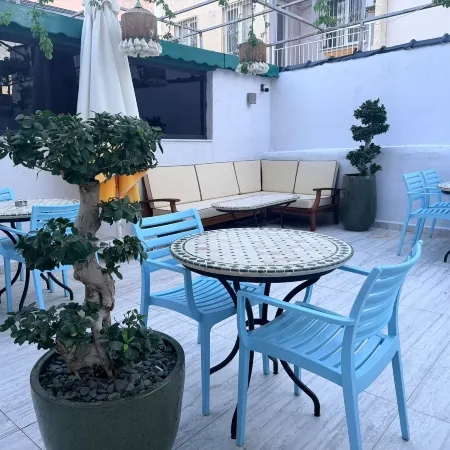 Ados Hotel