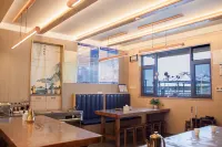HalfSea 270 degree Snow Mountain View · Bonfire Evening Resort Homestay (Kanas Scenic Area Branch)