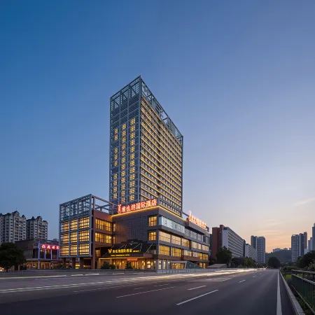 Vienna International Hotel (Chongqing North Station) Отели рядом с достопримечательностью «Чунцинская школа Лика (Колледж Золотого Детского Университета)»