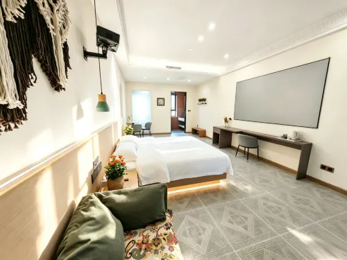 在山也·SANYEL拾光映月一畝三分地草原全景美宿（那拉提景區店） - 酒吧