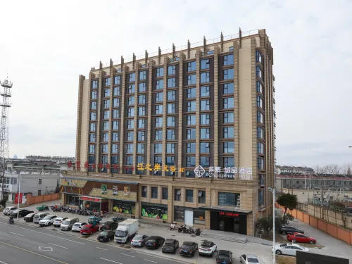 Chonpines Hotel - Parking