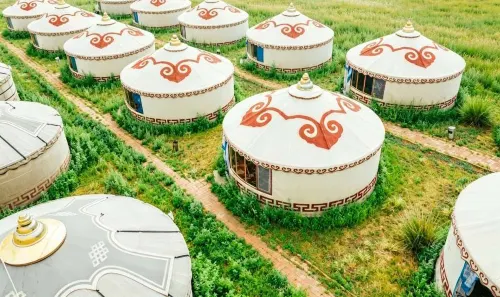 Amani Bread & Ger · Mongol Ger Guesthouse (Xilamuren Grassland) - Mountain view