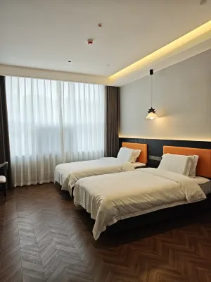 Chengde Dinghuang Xingchen Hotel (Chengde Dingsheng Dynasty Royal Plaza) - parking