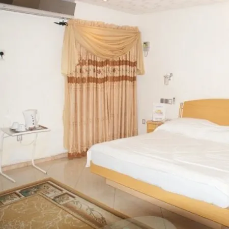 Sunview Hotel Отели в г. Акуре
