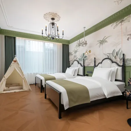 Yijiangqing Hotel (Liuxing Street Scenic Area)