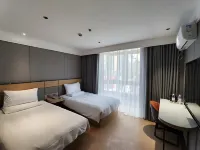 Rujia Ruibai Cloud Hotel (Shanghai Zhoupu Xiao Shanghai Pedestrian Street Branch) โรงแรมในเซี่ยงไฮ้