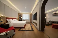 Qinglan Mingtin Hotel (Xuancheng High-Speed Railway Station Guogou Plaza) - parking