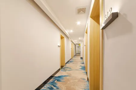 Yuejing Hotel (Yueyang Tower Scenic Area Branch) Отели рядом с достопримечательностью «Baling Square»