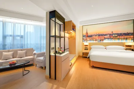 Vienna International Hotel (Anqing Wuyue Plaza) Отели рядом с достопримечательностью «Zhao Puchu Former Residence»