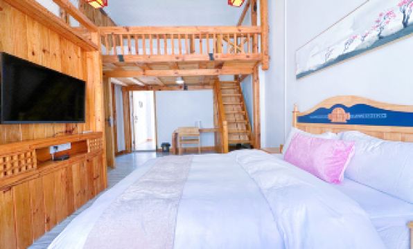 Hu'er Caowu Riverview Guesthouse