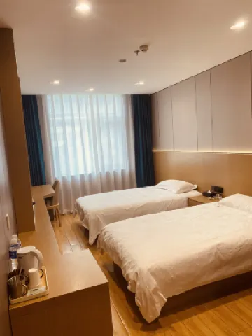 康縣怡周輕居酒店