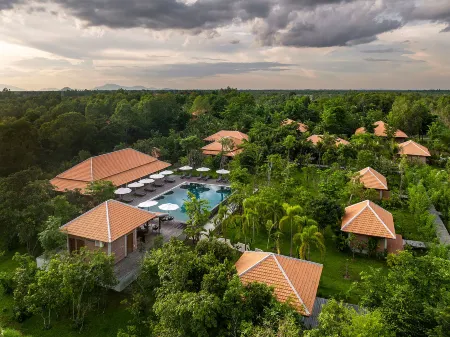Farmhouse Resort & Spa