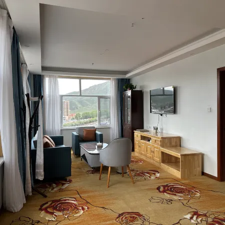 Luqu Nopeer Hotel