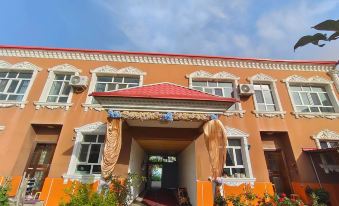 Suitetrails - Yining Yunhuaju Bed and Breakfast