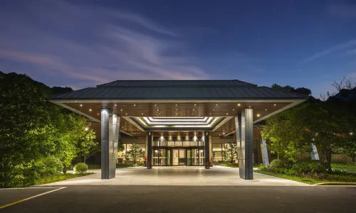 Howard Johnson Dongqian Lake Plaza Ningbo -Spring Joy Wing