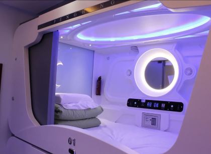 Xiahe Space Capsule Hotel