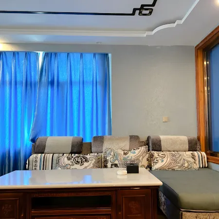 Nangqian Auspicious Hotel