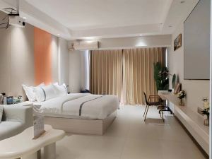 Mantu Light Luxury Smart Apartment (Qujiang Nanhuasi Branch)