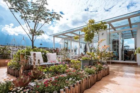 Yuchen Photography Theme Garden Inn (Dali Ancient City Branch)