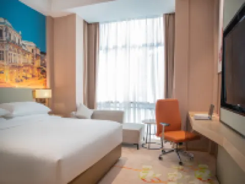 Vienna Hotel (Liuyang River Bridge Pedestrian Street)