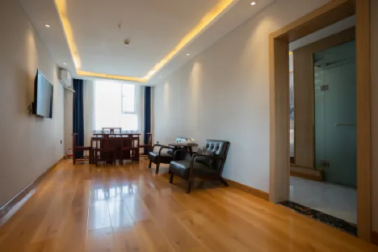 Super 8 Premier Hotel (Tumushuke City Government Branch)