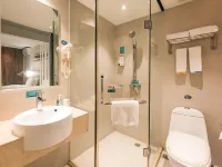 Beihai Yihai Qingcheng Seaview Hotel (Old Street Underwater World Shop)