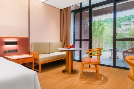 Zcst Academic Exchange Center Hotel Отели рядом с достопримечательностью «Zhuhai College of Science and Technology»