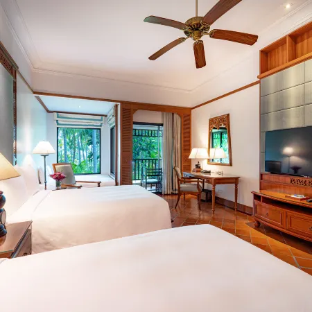 JW Marriott Phuket Resort & Spa Отели рядом с достопримечательностью «Пляж Сай-Кео»